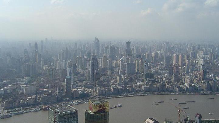 A view of Shanghai's polluted sky (image by photoeverywhere.co.uk)