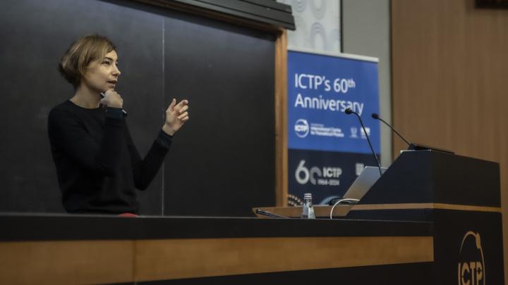 Aleksandra Walkzac gives her distinguished lectures at ICTP