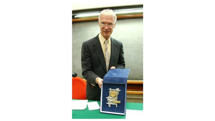 2024 Physics Nobel laureate John Hopfield at the 2001 Dirac Medal ceremony