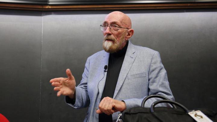 Kip Thorne Delivers ICTP Colloquium