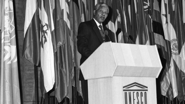 Nelson Mandela on the occasion of the Houphouët-Boigny Prize awarding ceremony on 3 February 1992 (copyright: Dominique Roger/UNESCO)