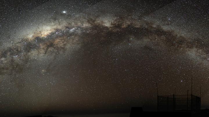 Milky Way Arch by Bruno Gilli/ESO - http://www.eso.org/public/images/milkyway/. Licensed under CC BY 4.0 via Wikimedia Commons 